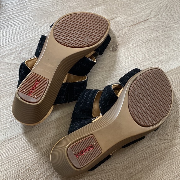 Vionic Corra Suede Wedge Sandals - Picture 5 of 8